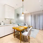 Eko Park Abdank White By Bookinghost Apartamento