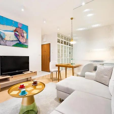 Eko Park Abdank White By Bookinghost Apartament