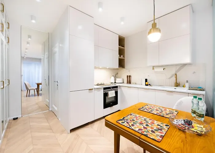 Eko Park Abdank White By Bookinghost * Warszawa