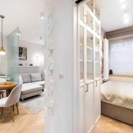 Eko Park Abdank White By Bookinghost Appartement