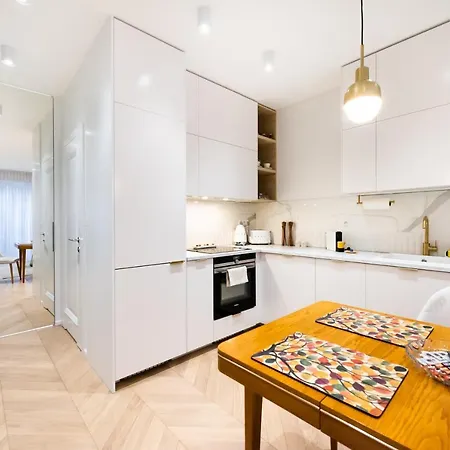 Eko Park Abdank White By Bookinghost * Varšava