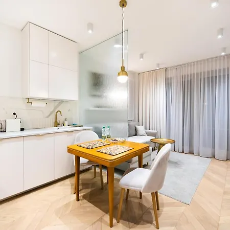 Eko Park Abdank White By Bookinghost Apartmán